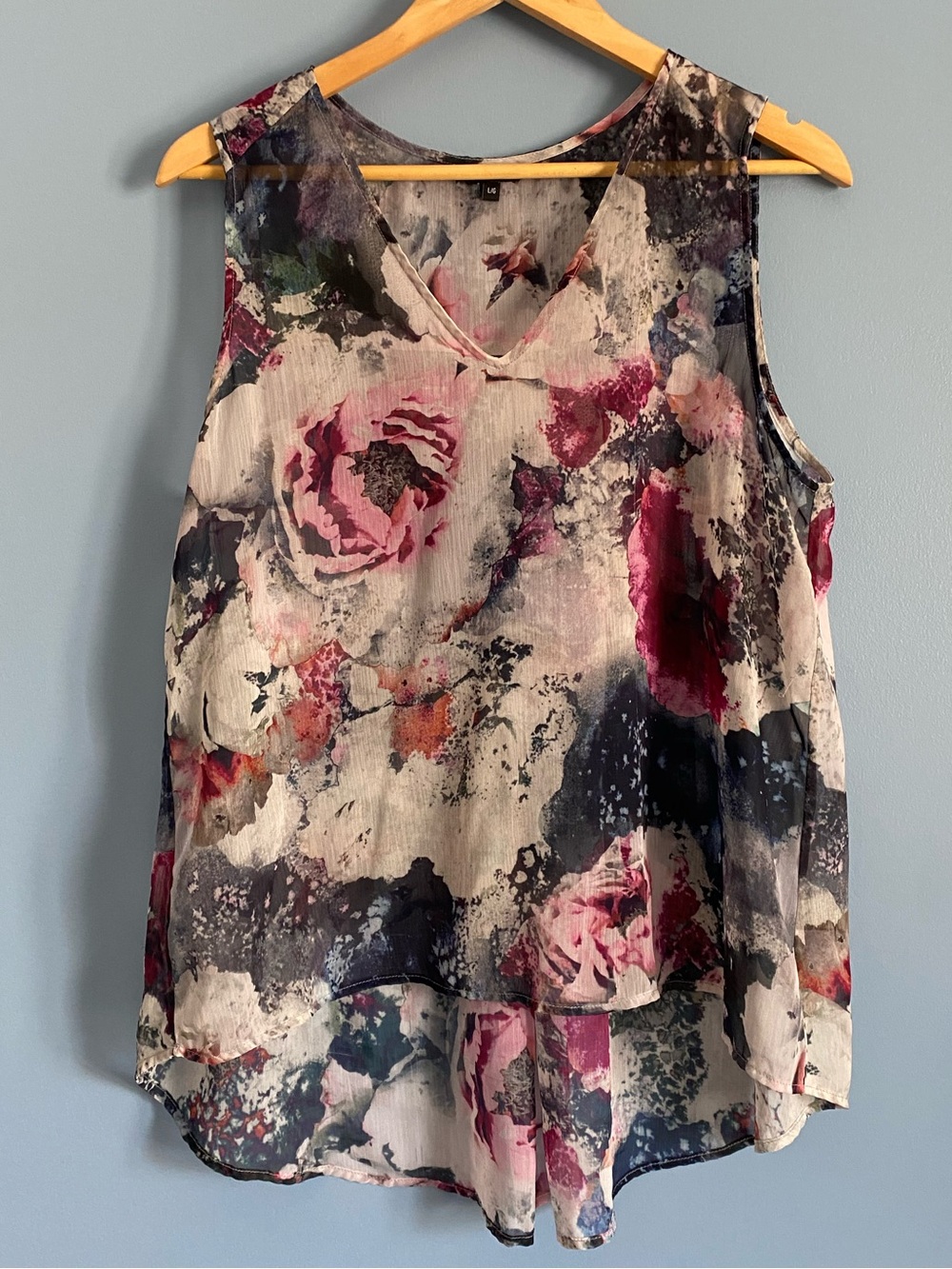 RW&CO. Floral Sleeveless V-Neck Women's Top in Pink and Navy